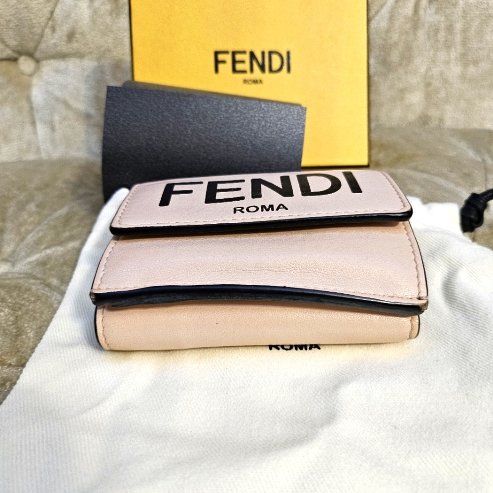 Authentic Fendi small compact wallet in light pink color - Picture 6 of 11